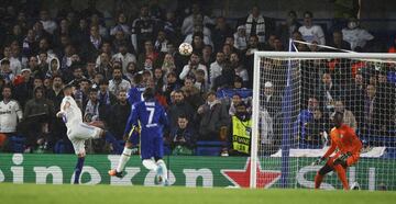 0-2. Karim Benzema marca el segundo gol.