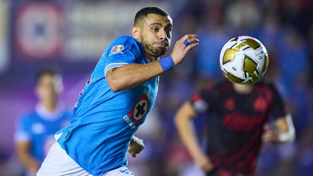 El Alavés sigue de cerca al punta Giakoumakis, del Cruz Azul