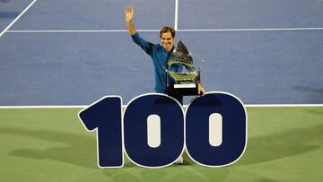 Tennis - ATP 500 - Dubai Tennis Championships - Dubai Duty Free Tennis Stadium, Dubai, United Arab Emirates - March 2, 2019  Switzerland&#039;s Roger Federer poses with the trophy after winning the Final against Greece&#039;s Stefanos Tsitsipas  REUTERS/Satish Kumar Subramani