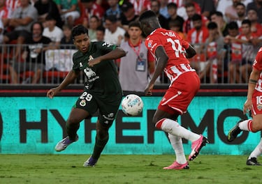 El joven jugador racinguista fue clave en la remontada cántabra. Un doblete, en un minuto, tan importante que le permite al Racing seguir líder. Su buen hacer, a pesar de su juventud ilusiona a la afición racinguista