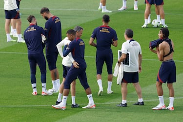 ¡°Creo que Mbapp¨¦ seguir¨¢ en Par¨ªs y luego se ir¨¢ al Madrid¡±