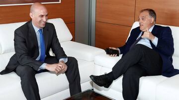 Luis Rubiales y Javier Tebas, presidentes de la RFEF y LaLiga, en una imagen de archivo.