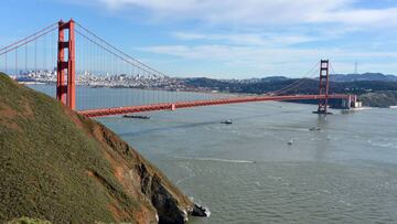 Quizás si piensas en algún puente el Golden Gate es el primero que te viene a la mente. Quizás el puente más famosos del mundo une la península de San Francisco por el norte con el sur del condado de Marin, cerca de Sausalito. Cuando se inauguró en 1937 fue el puente colgante más largo (1.280 metros.