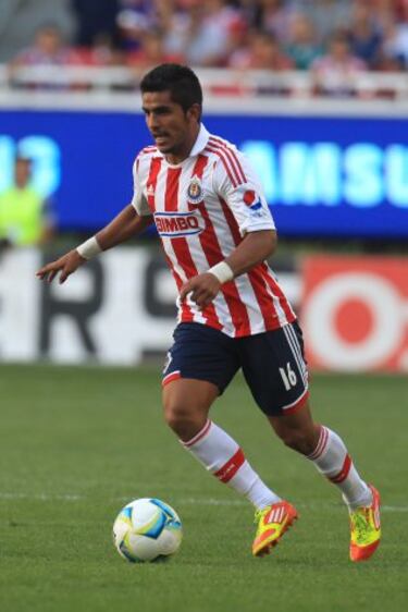 Probablemente, el mexico-estadounidense más exitoso en la historia del Guadalajara. Canterano rojiblanco, Campeón Olímpico, mundialista en 2014 y Campeón de Copa MX. También declinó un llamado de selección menor de Estados Unidos.