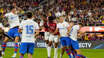 INGLEWOOD, CALIFORNIA - JULY 26: Oriol Romeu #18 of Barcelona clears the corner kick against William Saliba #2 Arsenal during the first half of a pre-season friendly match between Arsenal and Barcelona at SoFi Stadium on July 26, 2023 in Inglewood, California. Kevork Djansezian/Getty Images/AFP (Photo by KEVORK DJANSEZIAN / GETTY IMAGES NORTH AMERICA / Getty Images via AFP)