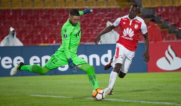 Santa Fe venció 3-0 a Santiago Wanderers y pasó a la fase de grupos de la Copa Libertadores tras el 5-1 en el marcador global.