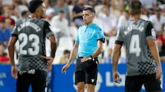 Who is Víctor García Verdura, the referee for Real Madrid - Valladolid at the Bernabéu?