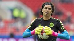 Memo Ochoa le gana la carrera a Jesús Corona por la titularidad en el arco