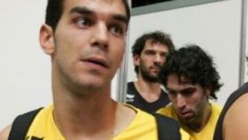 <b>ENTRE ALGODONES.</b> El base de Toronto José Manuel Calderón, es uno de los jugadores de la selección que no se han entrenado.