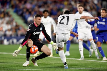 0-1. Contragolpe blanco comandado por Vinicius que finaliza Brahim Díaz. Pero en el rechace, el balón le llega a Arda Güler en al borde del área y saca un latigazo con la derecha para superar a David Soria.
