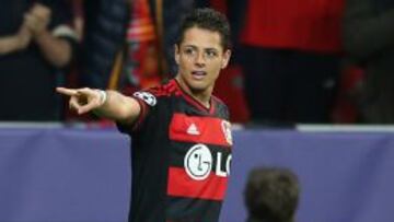 Chicharito celebra su primer gol con el Bayer Leverkusen en la goleada 4-1 sobre el BATE Borisov en Champions League.
