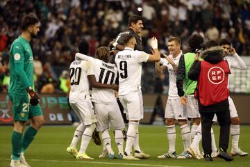 Los jugadores del Real Madrid celebran el pase a la final de la Supercopa de Espa?a.