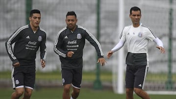 Juan Carlos Osorio da &oacute;rdenes junto a Jim&eacute;nez, Marco Fabian y Rafael M&aacute;rquez 