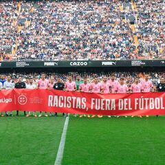 Diakhaby secunda su plante a la pancarta