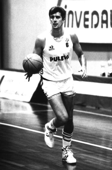 Un mito del Partizán que falleció por culpa del coronavirus. Defendió durante doce años la camiseta blanca y negra del legendario equipo de bel-grado, con el que ganó tres veces la Copa Korac. Antes de retirarse pasó por España y jugó en el Granada. Después de su etapa como jugador, fue director deportivo del Partizán cuando el club alcanzó el mayor éxito de su historia, la Copa de Europa de 1992 con Zeljko Obradovic como técnico y el pabellón Fernando Martín de Fuenlabrada durante buena parte de la temporada por culpa del conflicto de los Balcanes. 