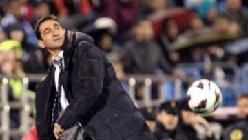 El entrenador del Zaragoza, Manolo Jim&eacute;nez, en un momento del partido ante el Real Madrid, de la vig&eacute;sima novena jornada de Liga en Primera Divisi&oacute;n disputado esta noche en el estadio de La Romareda. 