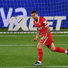 Papu baila en la fiesta de Vigo