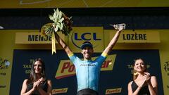 Spain&#039;s Omar Fraile celebrates on the podium after winning the 14th stage of the 105th edition of the Tour de France cycling race, between Saint-Paul-Trois-Chateaux and Mende on July 21, 2018. / AFP PHOTO / Philippe LOPEZ