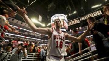 CASI TRES LUSTROS DESPUÉS. Tras Memphis y Los Ángeles y casi tres lustros después de 2001, Pau es ídolo en el United Center de Chicago.
