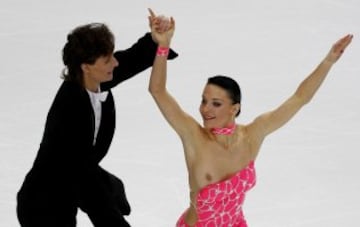 La rusa Ekaterina Rubleva pierde la parte de arriba del vestido durante el campeonato europeo de patinaje art¨ªstico en Helsinki. descuido
