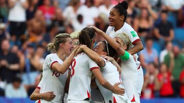 EPA9433. LE HAVRE (FRANCIA), 27/06/2019.- Jugadoras inglesas celebran su primer gol durante el partido por los cuartos de final de la Copa Mundial Femenina de la FIFA 2019 entre Noruega e Inglaterra este jueves, en Le Havre (Francia). EFE/ Srdjan Suki