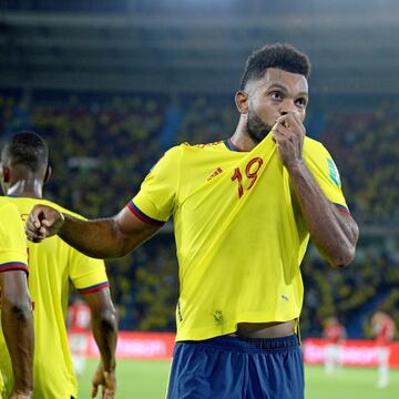 El atacante es junto a Luis Muriel uno de los goleadores de la Selección Colombia con tres anotaciones (1 vs Argentina y 2 vs Chile). En sus cuatro partidos en las actuales Eliminatorias, el futbolista de Gremio de Porto Alegra ha realizado 9 remates, de los cuales 4 fueron al arco para una efectividad del 50%.