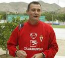 El Real Murcia destituye al entrenador Juan Casuco