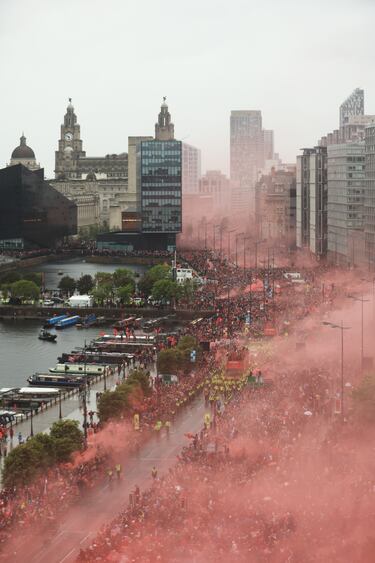 La ciudad de Liverpool volcada con el conjunto Red tras conseguir el vigésimo titulo de liga de su historia.