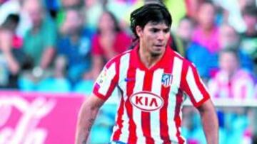 <b>BUENA NOTICIA. </b>Agüero, en un partido con el Atlético.
