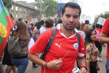 Hinchas de distintos clubes llegaron hasta Plaza Italia para ser parte de la manifestación más masiva. Hasta los archirrivales se tomaron fotografías juntos.