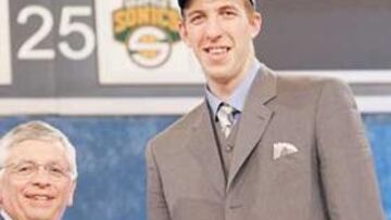 Fran Vázquez en el draft de la NBA