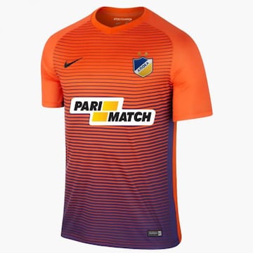 Es la playera de visitante del 2017-2018.
La mezcla de colores del naranja y púrpura no es la correcta por lo que se encuentra dentro de la lista. 