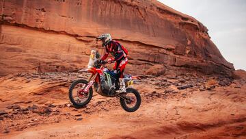 Tosha Schareina en la etapa maratón del Rally Dakar 2025.