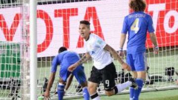 Paolo Guerrero celebra su decisivo gol en la final del Mundial de Clubes frente al Chelsea de Ben&iacute;tez