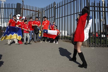 Belleza y color en la previa del duelo eliminatorio de la Roja