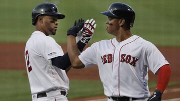 En un duelo que se defini&oacute; desde la primera entrada, los Red Sox apalearon sin misericordia a los Yankees y sue&ntilde;an con los puestos de Wild Card.