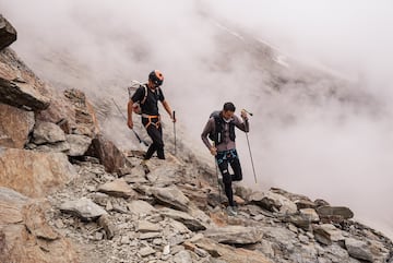 Kilian Jornet, delante, en la cuarta etapa del reto por los Alpes. 