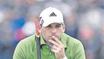 <b>AFECTADO. </b>Sergio García, pensando sobre la hierba de Carnoustie.