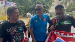 Tres chilenos caminan por Brooklyn en Nueva York y le dejan este mensaje a Messi: “Ojalá…”