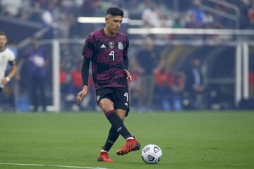 Posiblemente el futbolista mexicano más destacado y constante del año. Fue campeón de la Eredivisie con el Ajax, club en el que ya es ídolo además de titular indiscutible, y se ha convertido en una pieza inamovible en el esquema del 'Tata' Martino en la Selección.