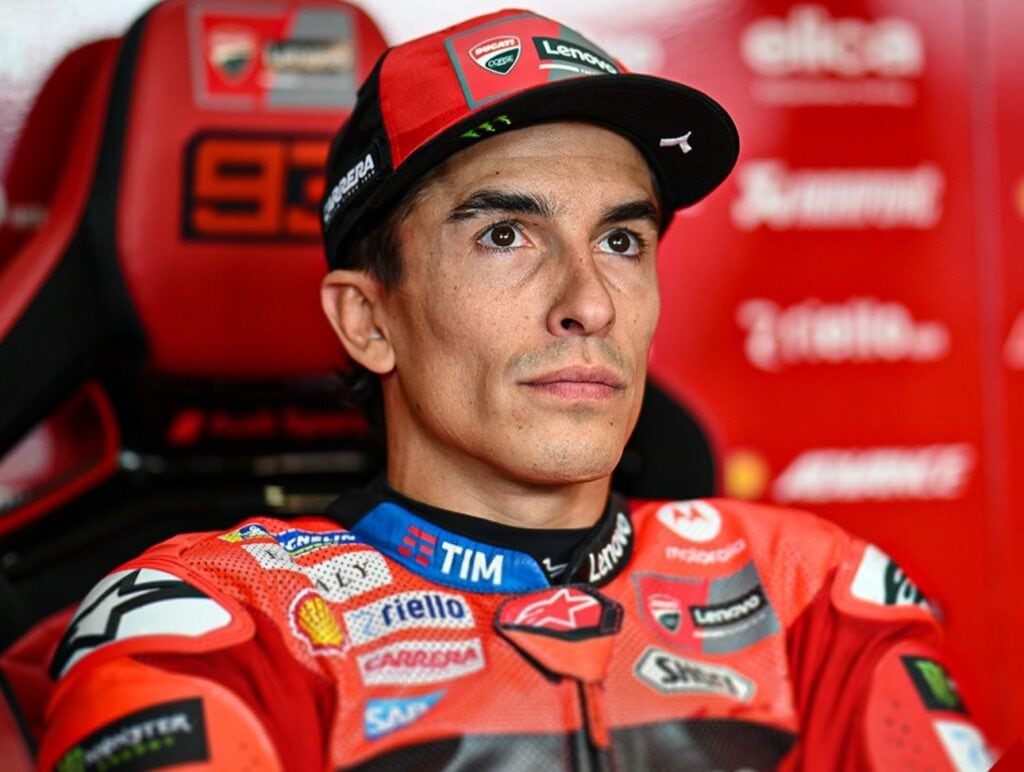 Marc Márquez, en el box de Ducati.