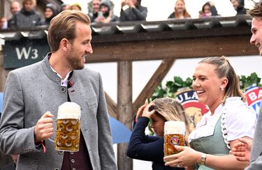 Harry Kane con su mujer, Katie Goodland, durante la fiesta del Oktoberfest celebrada en Múnich.