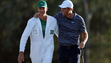 Scottie Scheffler y su caddie Ted Scott.