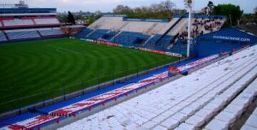 Estadio Gran Parque Central: Es uno de los recintos más antiguos de la Copa Libertadores (115 años). Con capacidad para 26 mil personas, fue sede del primer mundial de fútbol en 1930.