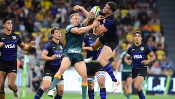 Townsville (Australia), 25/09/2021.- Reece Hodge (C-L) of the Wallabies in action against Emiliano Boffelli (C-R) of the Pumas during the Rugby Championship Round 5 match between the Australian Wallabies and the Argentinian Pumas at Queensland Country Ban