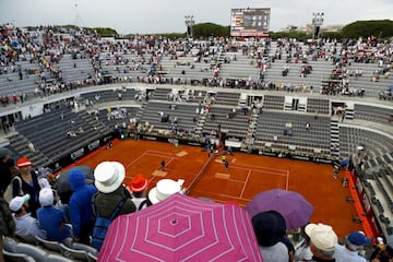 El partido se suspendió en dos ocasiones por la lluvia.