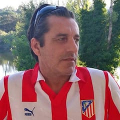 Paulo Futre celebra su cumpleaños con una tarta muy "hot" y atlética