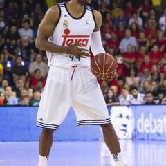 Slaughter firma en Turquía y el Madrid no encuentra aún relevo