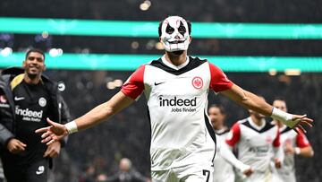 Marmoush celebra su gol ante el Mönchengladbach.