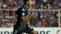 Gabriel Fuentes celebra el gol en propia puerta que marcó Vera en el encuentro ante Unión de Santa Fe.